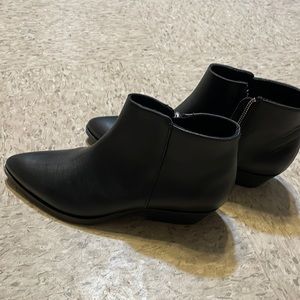 Black. Size 10. NWOT